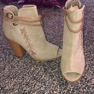 Heel booties